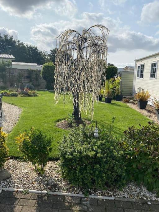 2 Bed, 2 Bath Lodge Style Caravan With Hot Tub & Private Garden At Patrington Haven Leisure Park Kültér fotó