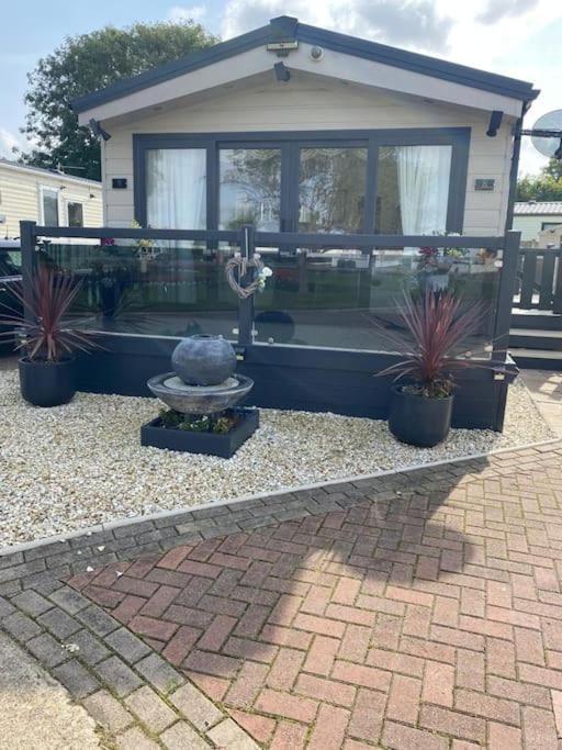 2 Bed, 2 Bath Lodge Style Caravan With Hot Tub & Private Garden At Patrington Haven Leisure Park Kültér fotó
