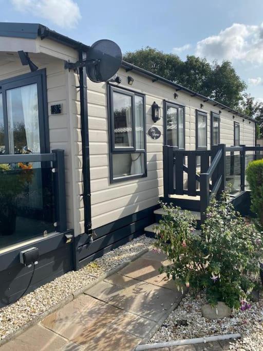 2 Bed, 2 Bath Lodge Style Caravan With Hot Tub & Private Garden At Patrington Haven Leisure Park Kültér fotó
